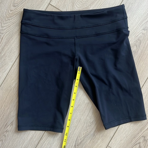 Lululemon biker shorts size 8 9” inseam low rise - Picture 5 of 5